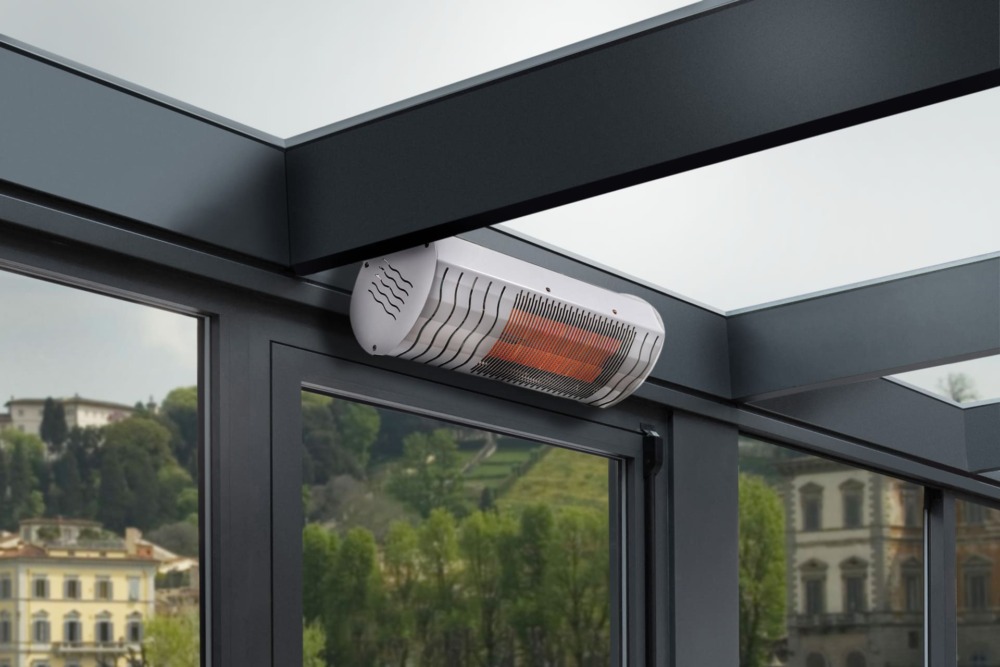 Riscaldamento a gas a parete bianco