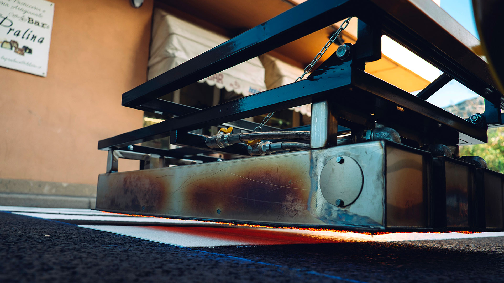 Burners for road maintenance