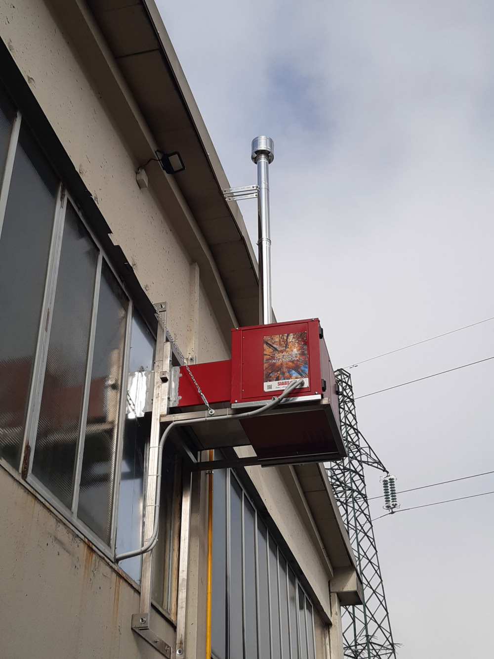 Radiant strip for industrial heating